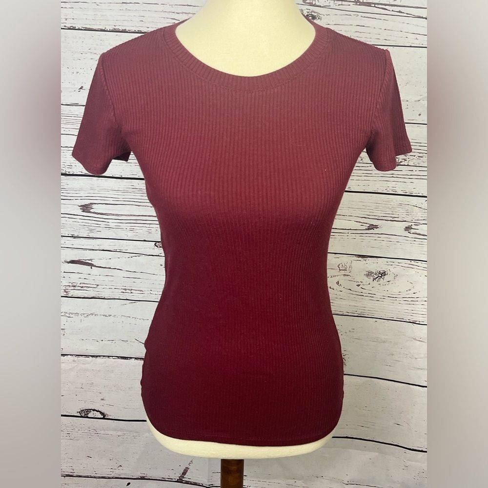 Forever 21 Maroon Short Sleeve Ribbed Shirt